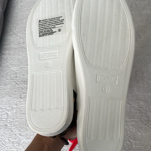 LEOPARD PRINT SNEAKERS NWOT - Picture 4 of 7